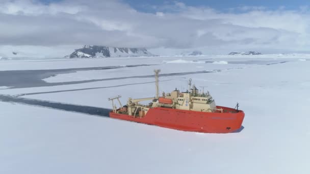 Antarctica icebreaker boat break ice aerial view — Stock Video