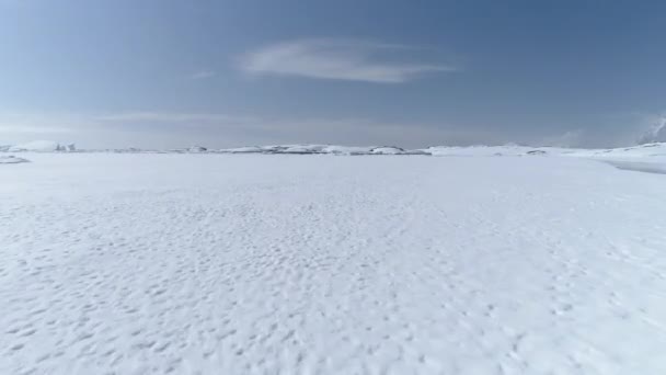 Antarktika kar kaplı manzara havadan görünümü — Stok video