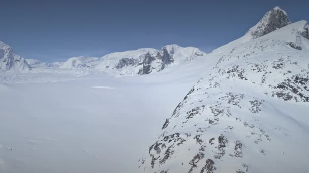 남극 대륙 산 극적인 풍경 공중 보기 — 비디오