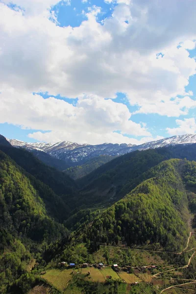 Gürcistan Dağları 'nda köy, Adjara, bahar — Stok fotoğraf