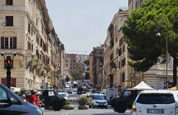 Вид на улицу Виа Кавур в Риме — стоковое фото