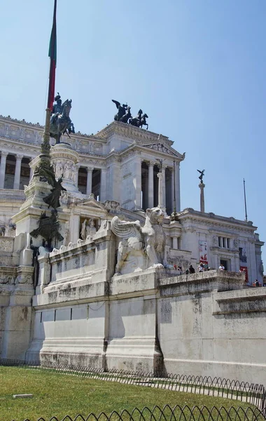 Vittorio Emanuele Ii'nin Anavatan ve Binicilik Heykeli Sunağı, Roma, İtalya — Stok fotoğraf