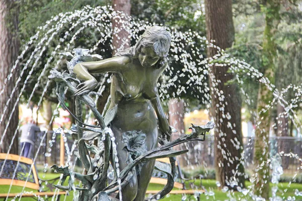 Fountain with statues in a coastal park in Batumi, Georgia — Stock Photo, Image
