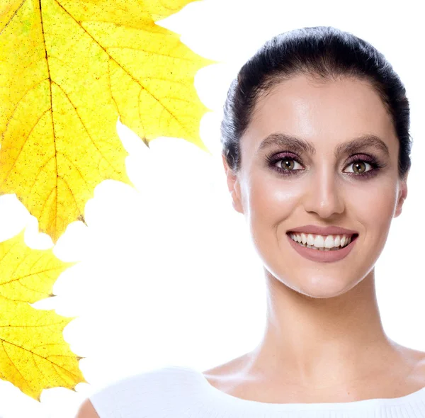 Retrato Beleza Atraente Jovem Caucasiano Feliz Sorrindo Mulher Isolada Estúdio — Fotografia de Stock