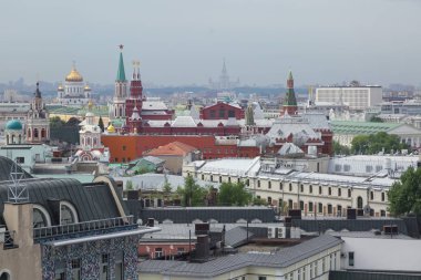 Moskova, Rusya - 15 Mayıs 2018: Hava çatı görünümü Moskova tarihi merkezindeki bakış açısından.