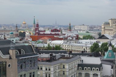 Moskova, Rusya - 15 Mayıs 2018: Hava çatı görünümü Moskova tarihi merkezindeki bakış açısından.