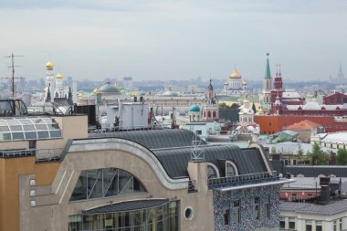 Moskova, Rusya - 15 Mayıs 2018: Hava çatı görünümü Moskova tarihi merkezindeki bakış açısından.