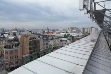 Moskova, Rusya - 15 Mayıs 2018: Hava çatı görünümü Moskova tarihi merkezindeki bakış açısından.