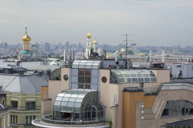 Moskova, Rusya - 15 Mayıs 2018: Hava çatı görünümü Moskova tarihi merkezindeki bakış açısından.