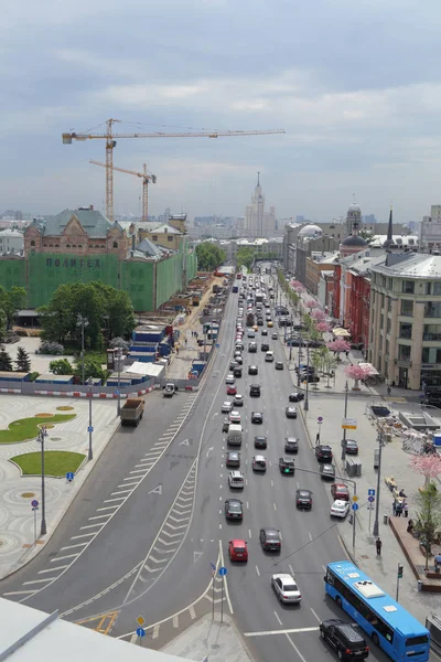 Moskova, Rusya - 15 Mayıs 2018: Hava çatı görünümü Moskova tarihi merkezindeki bakış açısından.