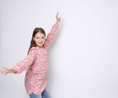 Güzel stüdyo Avrupa beyaz genç kız portresi