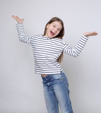 Güzel stüdyo Avrupa beyaz genç kız portresi