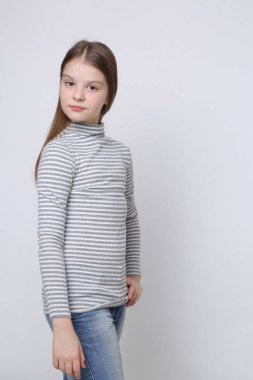 Güzel stüdyo Avrupa beyaz genç kız portresi