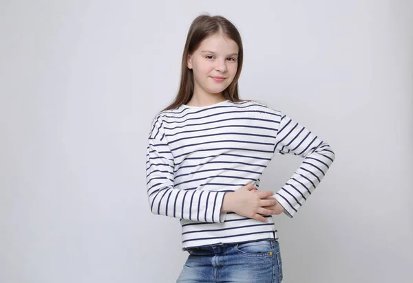 Красивый Студийный Портрет Европейской Кавказской Девочки Подростка — стоковое фото