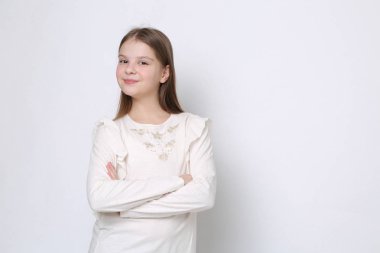 Güzel stüdyo Avrupa beyaz genç kız portresi