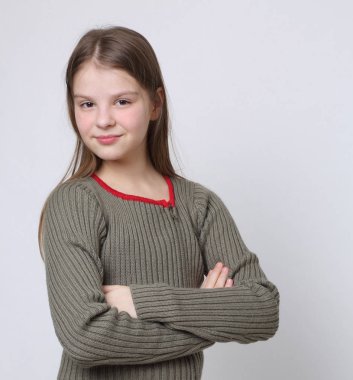 Güzel stüdyo Avrupa beyaz genç kız portresi