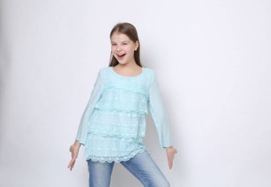 Güzel stüdyo Avrupa beyaz genç kız portresi