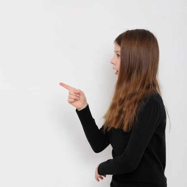 Studiobild Von Schönen Emotionalen Kaukasischen Teenie Mädchen — Stockfoto