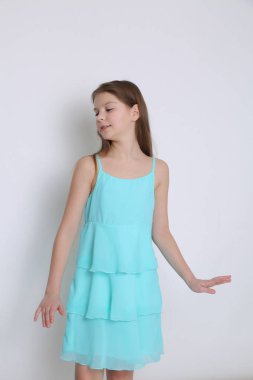 Güzel stüdyo Avrupa beyaz genç kız portresi