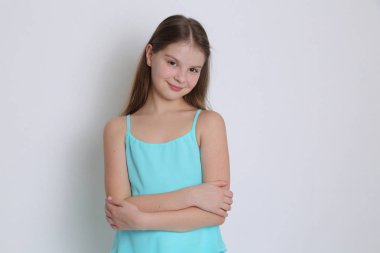 Güzel stüdyo Avrupa beyaz genç kız portresi