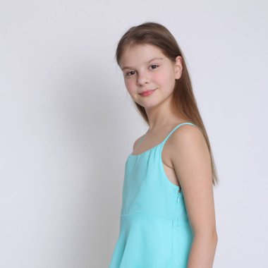 Güzel stüdyo Avrupa beyaz genç kız portresi