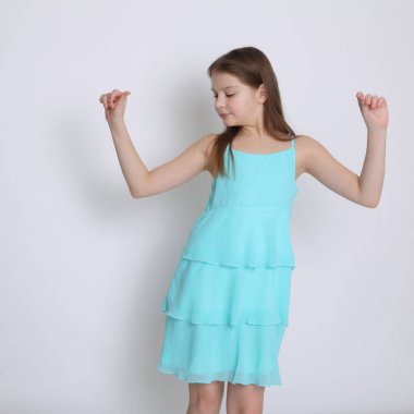 Güzel stüdyo Avrupa beyaz genç kız portresi