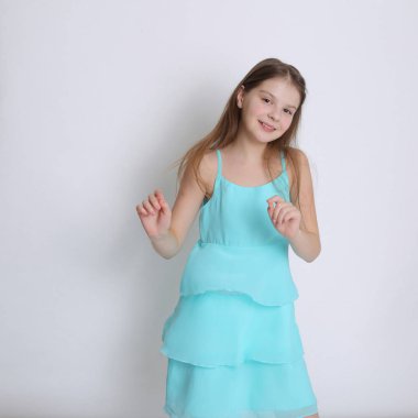 Güzel stüdyo Avrupa beyaz genç kız portresi