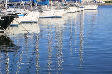 Valencia, İspanya - 20 Haziran 2018: Güzel manzara bağlantı noktasında marina deniz yaz gün batımında Valencia, İspanya.