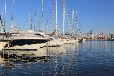 Valencia, İspanya - 20 Haziran 2018: Güzel manzara bağlantı noktasında marina deniz yaz gün batımında Valencia, İspanya.