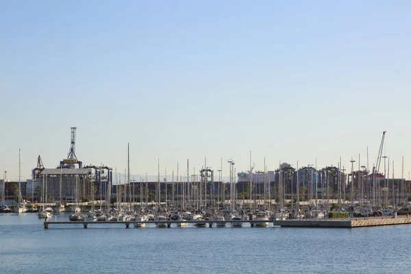 Valencia, İspanya - 20 Haziran 2018: Güzel manzara bağlantı noktasında marina deniz yaz gün batımında Valencia, İspanya.