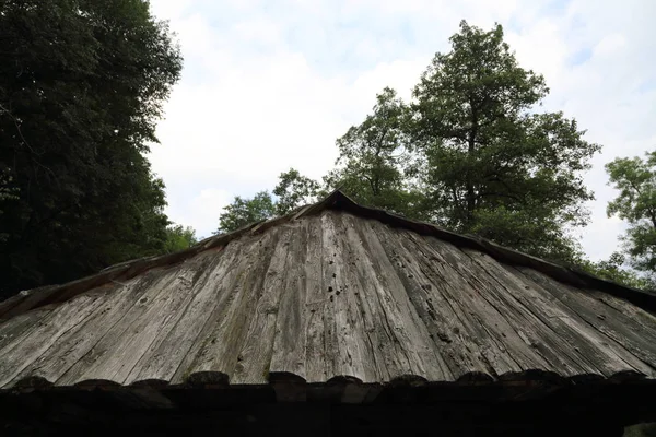古い木製の屋根の屋外イメージ 選択したフォーカス — ストック写真