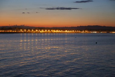 Valencia'da deniz Akdeniz gün batımı görünümü