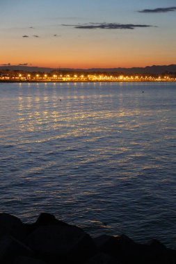 Valencia'da deniz Akdeniz gün batımı görünümü