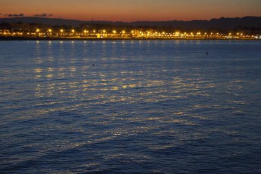Valencia'da deniz Akdeniz gün batımı görünümü