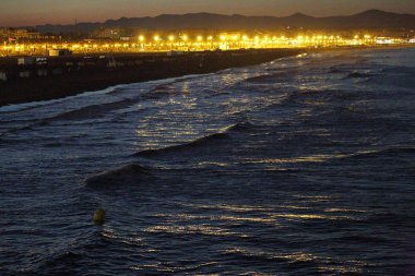 Valencia'da deniz Akdeniz gün batımı görünümü