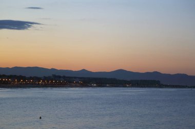 Gün batımı ısmarlayarak Valencia denizde