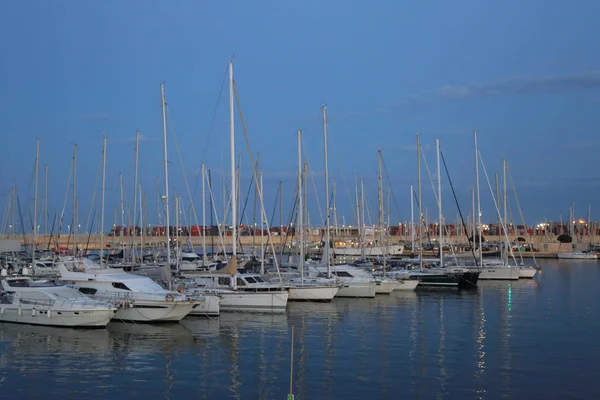 バレンシア スペイン 2018 バレンシア スペインの夏のシーズンにヨットや海港の美しい景色 — ストック写真