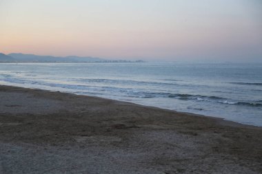 Gün batımı ısmarlayarak Valencia denizde