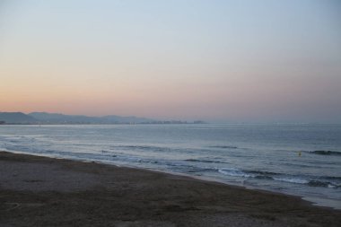 Gün batımı ısmarlayarak Valencia denizde