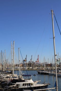 Valencia, İspanya - 20 Haziran 2018: Güzel manzara yatlar ve liman yaz sezonu, Valencia, İspanya