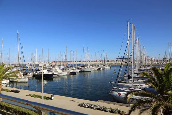 Valencia Spanien Juni 2018 Vacker Utsikt Yachter Och Hamn Sommarsäsongen — Stockfoto