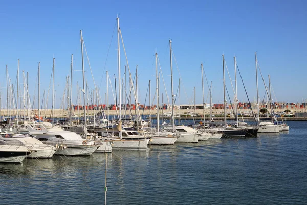 ヨットと海の港夏のシーズンで スペインのバレンシアでのバレンシア スペイン 2018 美しい景色 — ストック写真