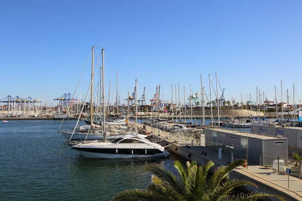 Valencia Spanien Juni 2018 Vacker Utsikt Yachter Och Hamn Sommarsäsongen — Stockfoto