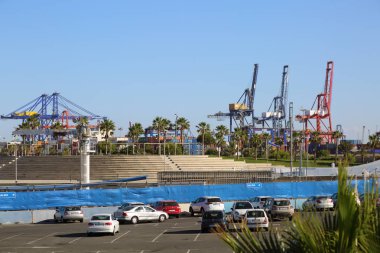 Valencia, İspanya - 20 Haziran 2018: Güzel manzara yatlar ve liman yaz sezonu, Valencia, İspanya