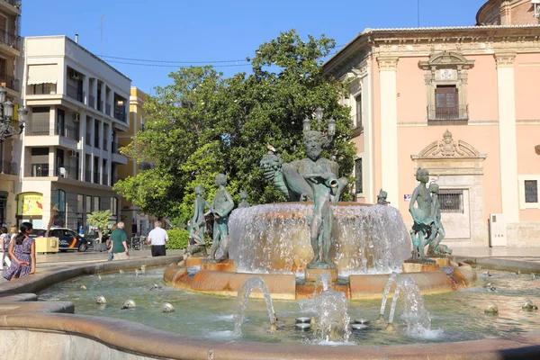 Valencia España Junio 2018 Gente Sobre Fuente Rio Turia Plaza — Foto de Stock