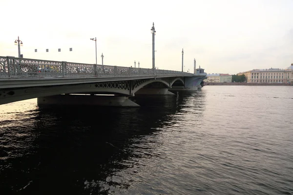 Vista Del Atardecer Puente Blagoveshchensky San Petersburgo Rusia —  Fotos de Stock