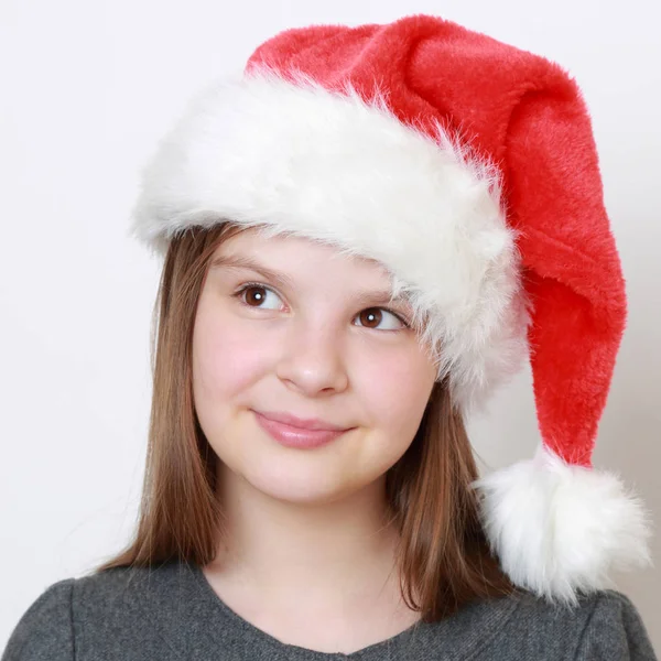孩子在圣诞老人的帽子 — 图库照片