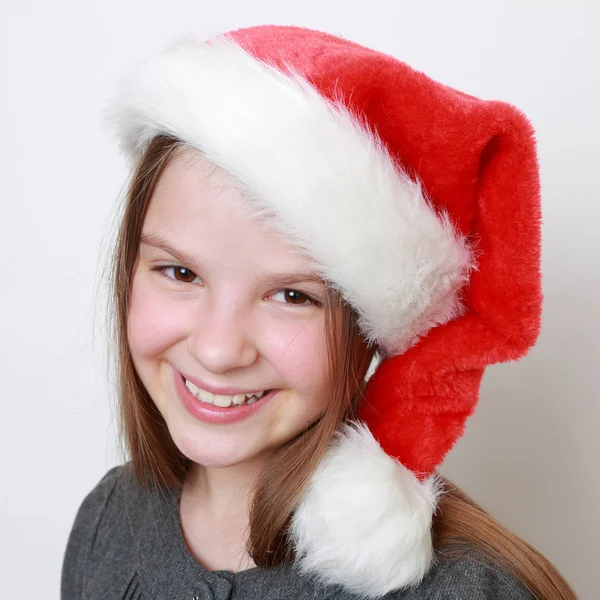圣诞老人帽的可爱小女孩 — 图库照片