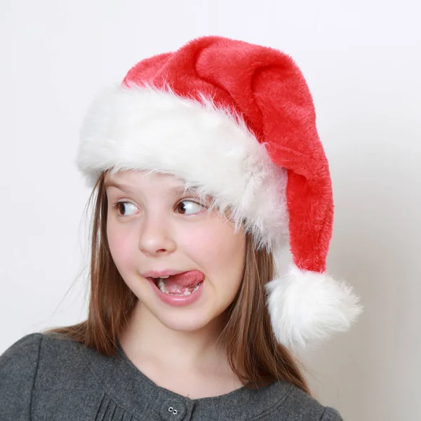 Gadis Kecil Yang Manis Dengan Topi Santa — Stok Foto