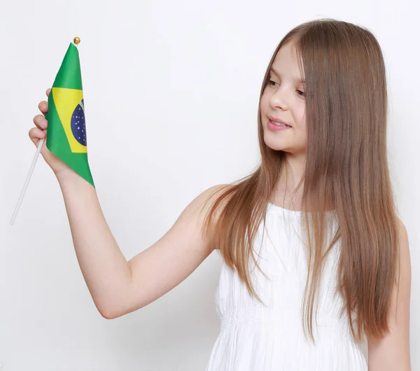 Glücklich Teenager Mädchen Und Brasilianische Flagge Flagge Von Brasilien — Stockfoto